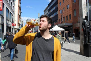 Người đàn ông một ngày uống... 20 lít nước