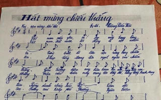 Nhạc sĩ ngành 'xăng dầu' sáng tác ca khúc cổ vũ đội tuyển Việt Nam