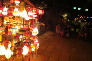 Đèn lồng phố Hội