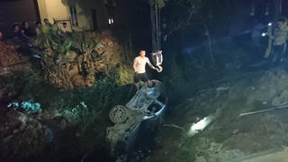 Húc đuôi xe tải, xe con văng 80 m, tài xế thiệt mạng