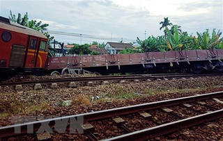 Thông tuyến đường sắt Bắc-Nam sau sự cố tàu hàng trật bánh tại Nghệ An