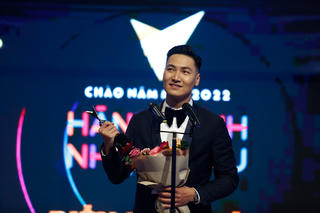 Mạnh Trường – Hồng Diễm tiếp tục gây ấn tượng ở VTV Awards