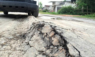 Đường tiền tỷ vừa bàn giao đã hỏng