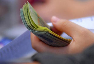 Tìm cách 'giảm nhiệt' thuế, phí