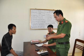 Bắt đối tượng bắt cóc con riêng của vợ để tống tiền