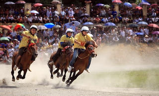 Sôi động lễ hội đua ngựa tại Phú Yên