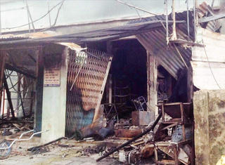 Nữ Trưởng trạm y tế xã tưới xăng tự thiêu