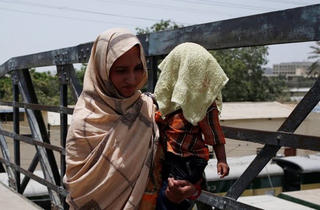 Pakistan: Nắng nóng 44 độ C, 65 người thiệt mạng