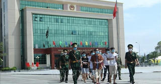 Trao trả 113 công dân Trung Quốc tại Cửa khẩu quốc tế Lào Cai