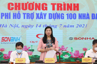 Bàn giao kinh phí hỗ trợ xây dựng 100 ngôi nhà Đại đoàn kết