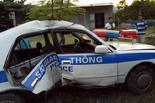 Truy đuổi xe chở ma túy, hai cảnh sát giao thông gặp tai nạn