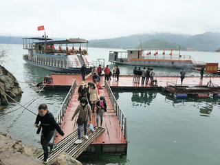 Hòa Bình: Các phương tiện không đảm bảo an toàn đường thủy phải 'nằm bến'