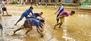 Quảng Nam: Người dân vùng cao khắc phục hậu quả lũ dữ