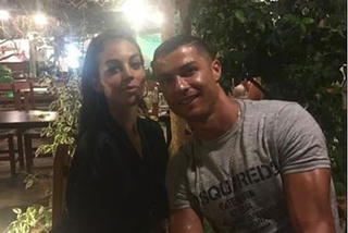 C.Ronaldo gấp rút chuẩn bị làm đám cưới với bạn gái bầu bí