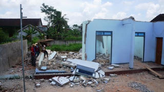 Sập tường nhà, 2 thợ hồ chết tại chỗ