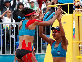 Bỏng mắt với bóng chuyền bãi biển