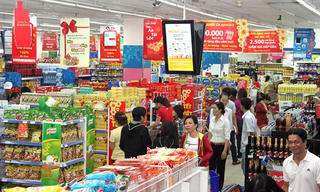Hàng Tết đủ đầy, giá ít đột biến