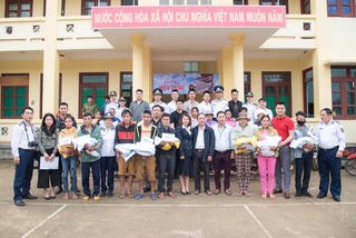 Chung tay hướng về miền Trung ruột thịt