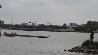 Nam Định: Giữa trưa, cảnh sát môi trường nổ súng bắt 'cát tặc'