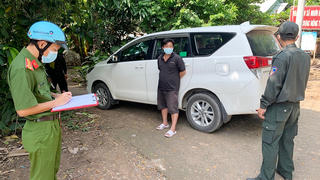 Tạm giữ 2 đối tượng tổ chức cho nhiều người khác xuất cảnh trái phép