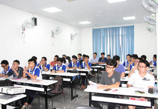 Tái cấu trúc hệ thống giáo dục đại học: Sớm có lộ trình và chính sách cụ thể