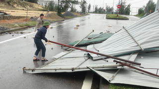 Bão số 13 gây mưa lớn, nước các dòng sông lên cao