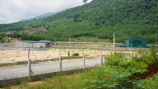 Dân khổ vì trại lợn nuôi thử nghiệm