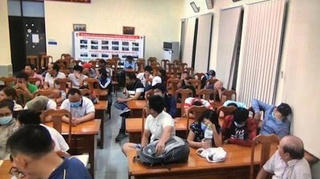 'Đột kích' sòng bạc ẩn mình trong khách sạn 3 sao ở trung tâm Sài Gòn