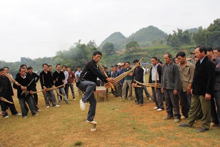 Hỗ trợ đồng bào dân tộc ít người  bảo tồn văn hóa
