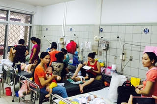 Bệnh nhi bị viêm đường hô hấp tăng mạnh