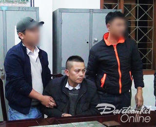 Bắt 2 đối tượng cùng 5 bánh heroin