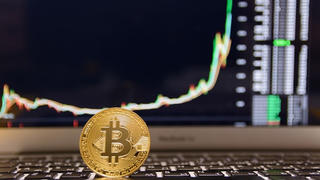 Quên mật khẩu tài khoản bitcoin, nhà đầu tư cậy nhờ thuật thôi miên