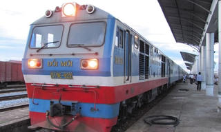 Thêm toa tàu phục vụ hành khách trong dịp nghỉ Lễ 30-4