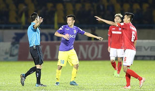 Ban kỷ luật sẽ xử lý vụ Văn Quyết đánh nguội