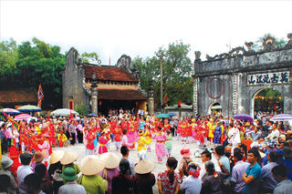 Nghệ thuật diễn xướng cổ về làng