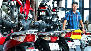 Đại gia miền Tây có 500 xe mô tô biển số siêu đẹp, thuê người chăm mỗi ngày