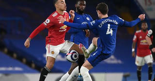 [VIDEO] Chia điểm với Chelsea, Man Utd kém Man City 12 điểm