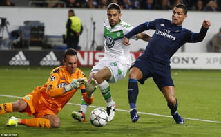 Lượt về tứ kết Champions League:  Bại binh phục hận