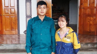 Nghệ An: Tặng Bằng khen cho 2 thanh niên dũng cảm cứu người trong lũ dữ