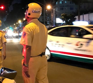 Xác minh thông tin CSGT 'giả' lập biên bản, giữ giấy tờ xe của người dân