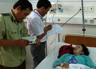 Chưa ăn xong nồi lẩu cá hồng, 10 người đi thẳng vào viện