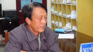 Chủ tịch UBND xã ‘già hơn mẹ’  để nhận Huân chương