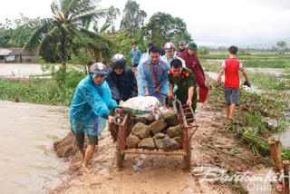 Vỡ đê sông Hoàng, ngập hơn 100 nhà dân