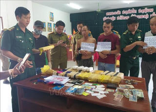 Bắt giữ 3 đối tượng vận chuyển 100.000 viên ma túy