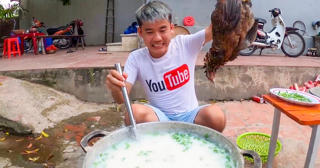 Con trai bà Tân Vlog bị xử phạt vì video 'nấu cháo gà nguyên lông'