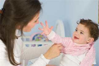 Mẹo hay phòng bệnh đúng cách cho trẻ khi mưa lạnh, độ ẩm cao