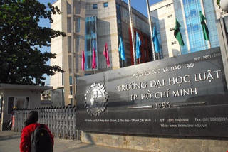 Vụ đình chỉ học đối với sinh viên sử dụng tài liệu photocopy giáo trình: Nhà trường ‘đúng thẩm quyền’?