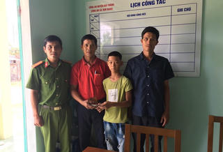 Quảng Nam: Một học sinh lớp 6 trả lại tài sản cho người đánh rơi