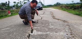 Thanh Hóa: Gần 5 tỷ đồng 1 km đường bê tông, chưa hết bảo hành đã nứt toác