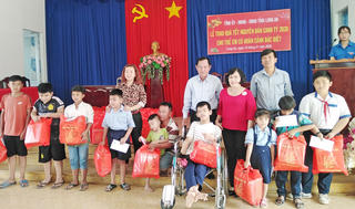 Tết cho trẻ đặc biệt